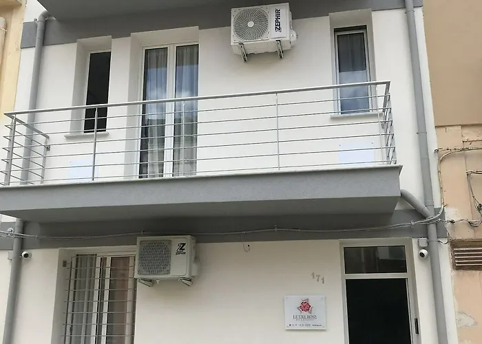 Le Tre Rose בית הארחה